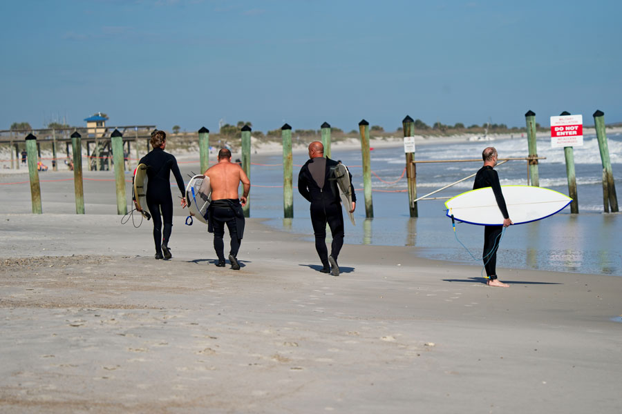 Surfers walking north at the poles in Hanna Park Hanna Park, one of the finest beaches for surfing in Northeast Florida. Surf the Poles, fish the sandbars, or do some camping. 