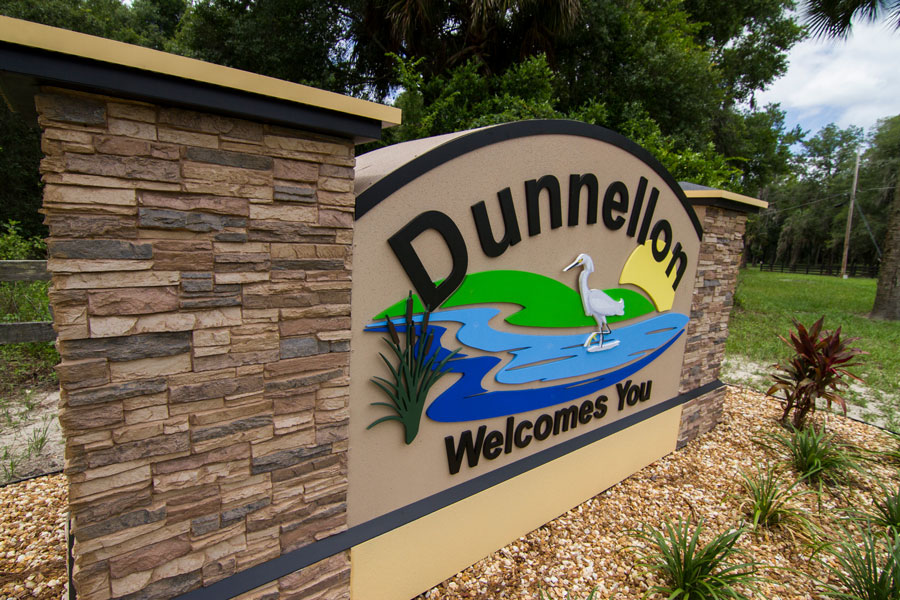 A welcome to Dunnellon sign, Dunnellon, Florida on June 14, 2019. Photo credit: Paulo Almeida Photography / Shutterstock.com, licensed.